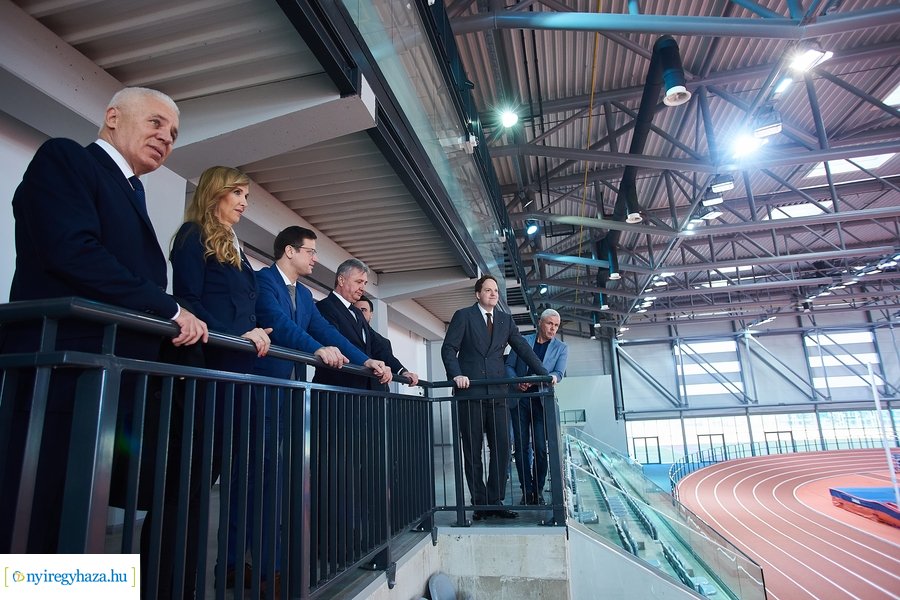 Miniszteri látogatás az Atlétikai Centrumban