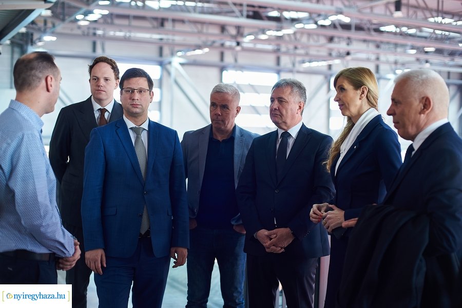Miniszteri látogatás az Atlétikai Centrumban