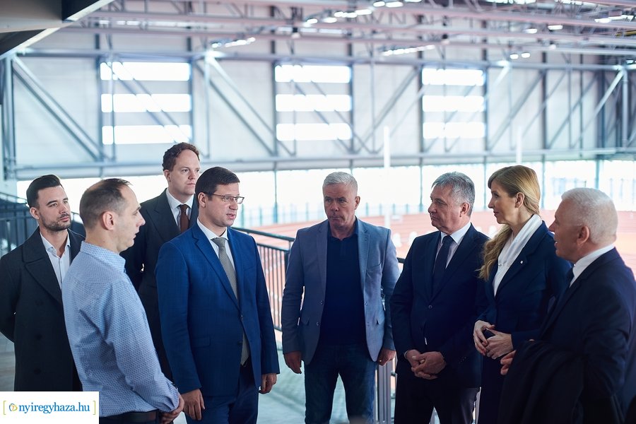 Miniszteri látogatás az Atlétikai Centrumban