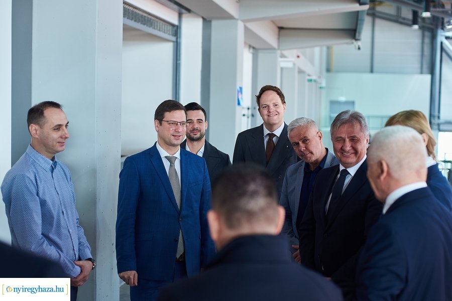 Miniszteri látogatás az Atlétikai Centrumban