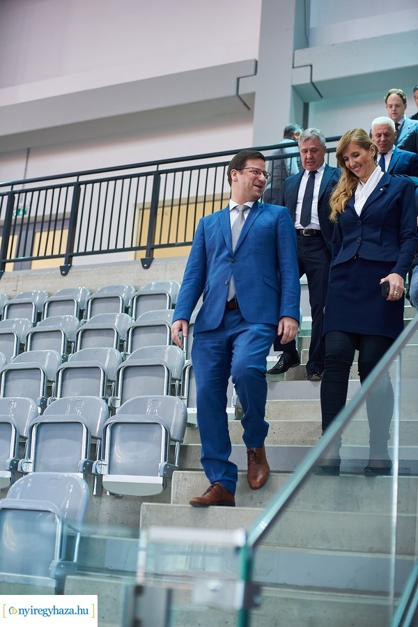Miniszteri látogatás az Atlétikai Centrumban