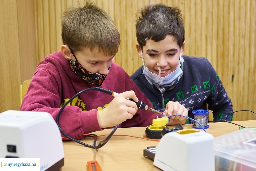 Mobil alkotóműhely a Móricz Zsigmond iskolában