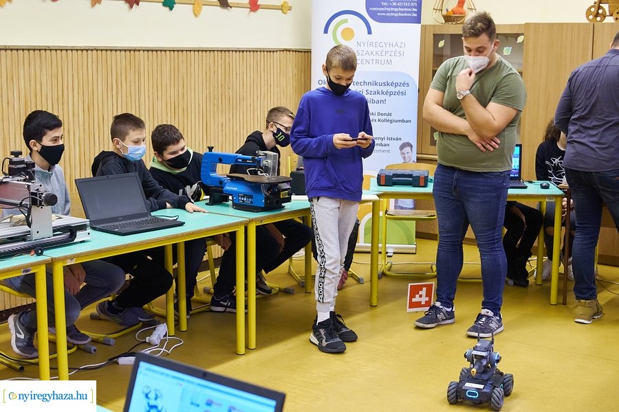 Mobil alkotóműhely a Móricz Zsigmond iskolában