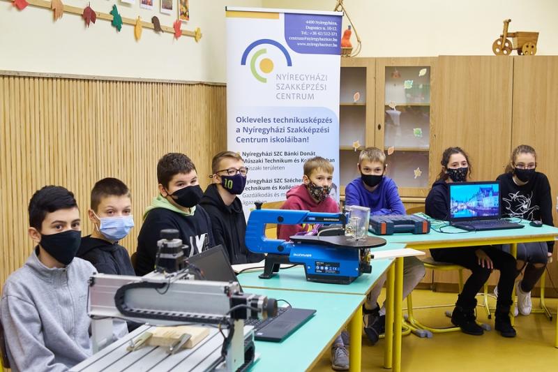 Mobil alkotóműhely a Móricz Zsigmond iskolában