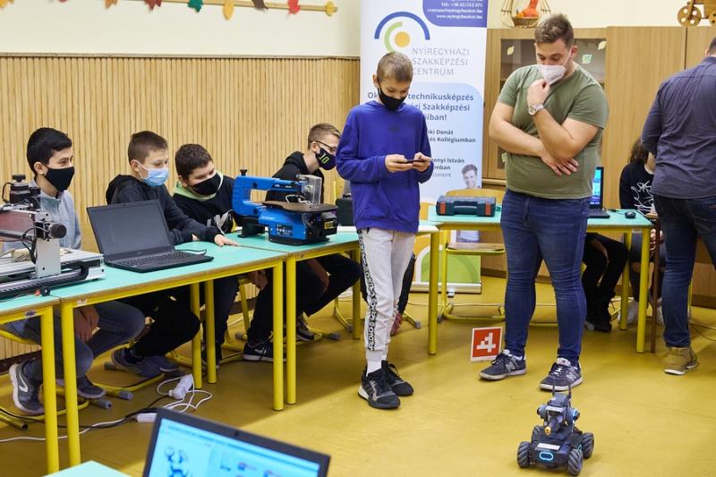 Mobil alkotóműhely a Móricz Zsigmond iskolában