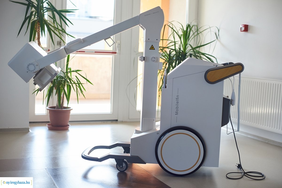 Mobil röntgen gép a Jósa András Oktatókórháznak