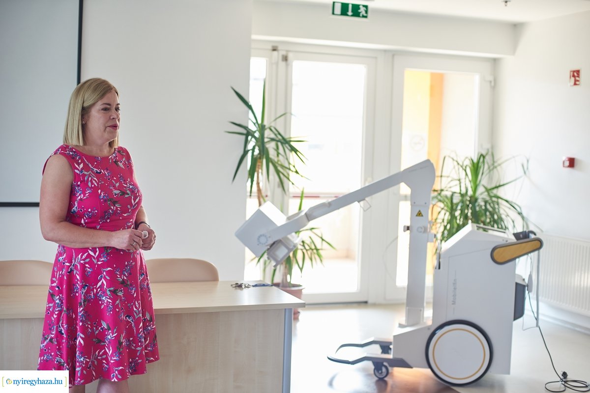 Mobil röntgen gép a Jósa András Oktatókórháznak