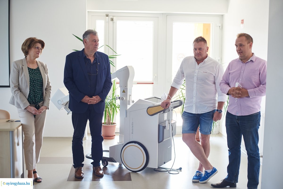 Mobil röntgen gép a Jósa András Oktatókórháznak