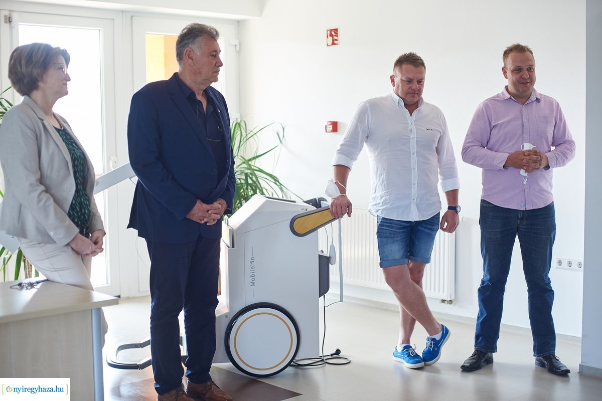 Mobil röntgen gép a Jósa András Oktatókórháznak