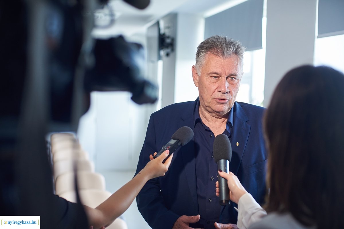 Mobil röntgen gép a Jósa András Oktatókórháznak