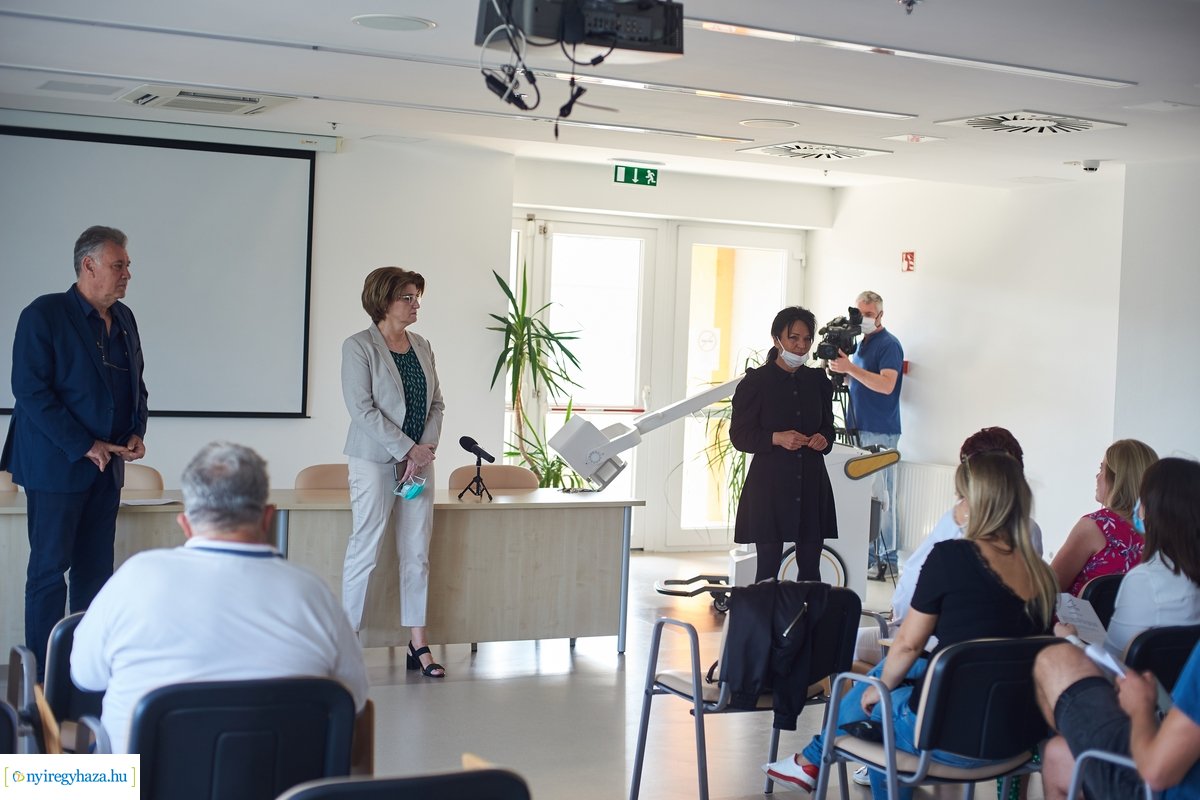 Mobil röntgen gép a Jósa András Oktatókórháznak