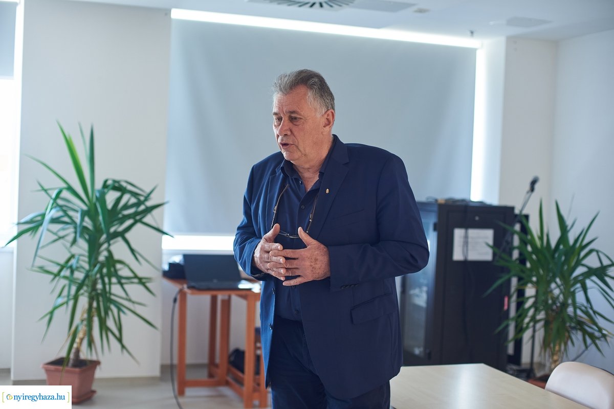 Mobil röntgen gép a Jósa András Oktatókórháznak