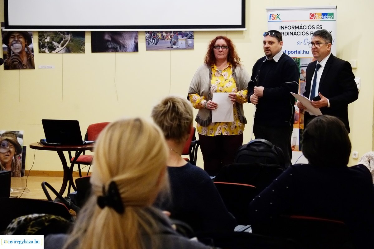 Montage szakmai konferencia a könyvtárban