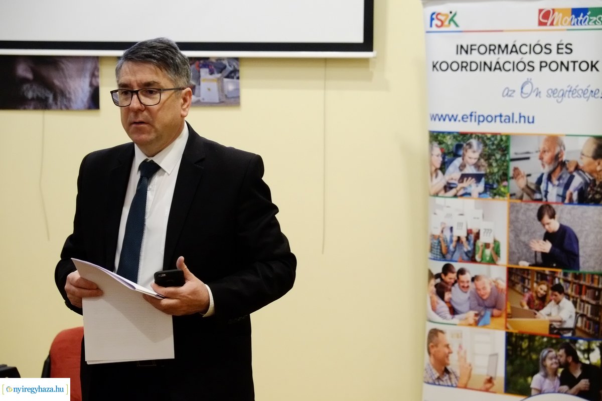 Montage szakmai konferencia a könyvtárban