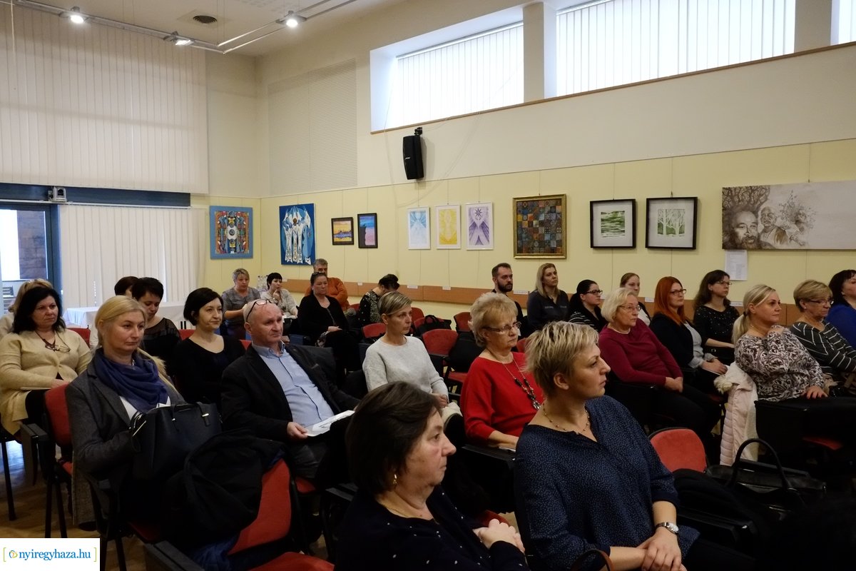 Montage szakmai konferencia a könyvtárban