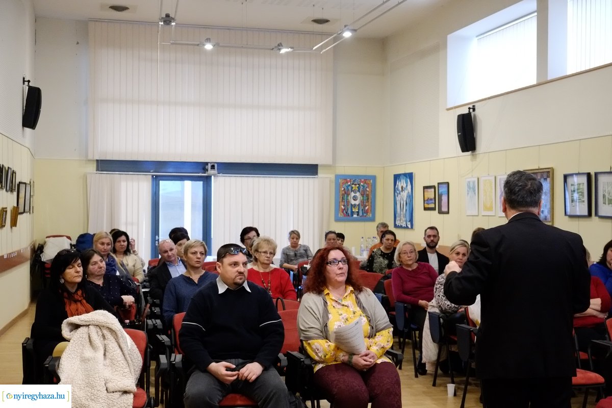 Montage szakmai konferencia a könyvtárban