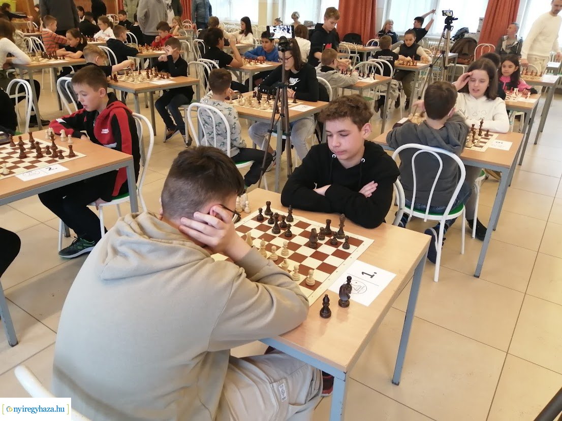 Móra-hét: sakkfesztivállal, angol és fociversennyel indultak a programok 
