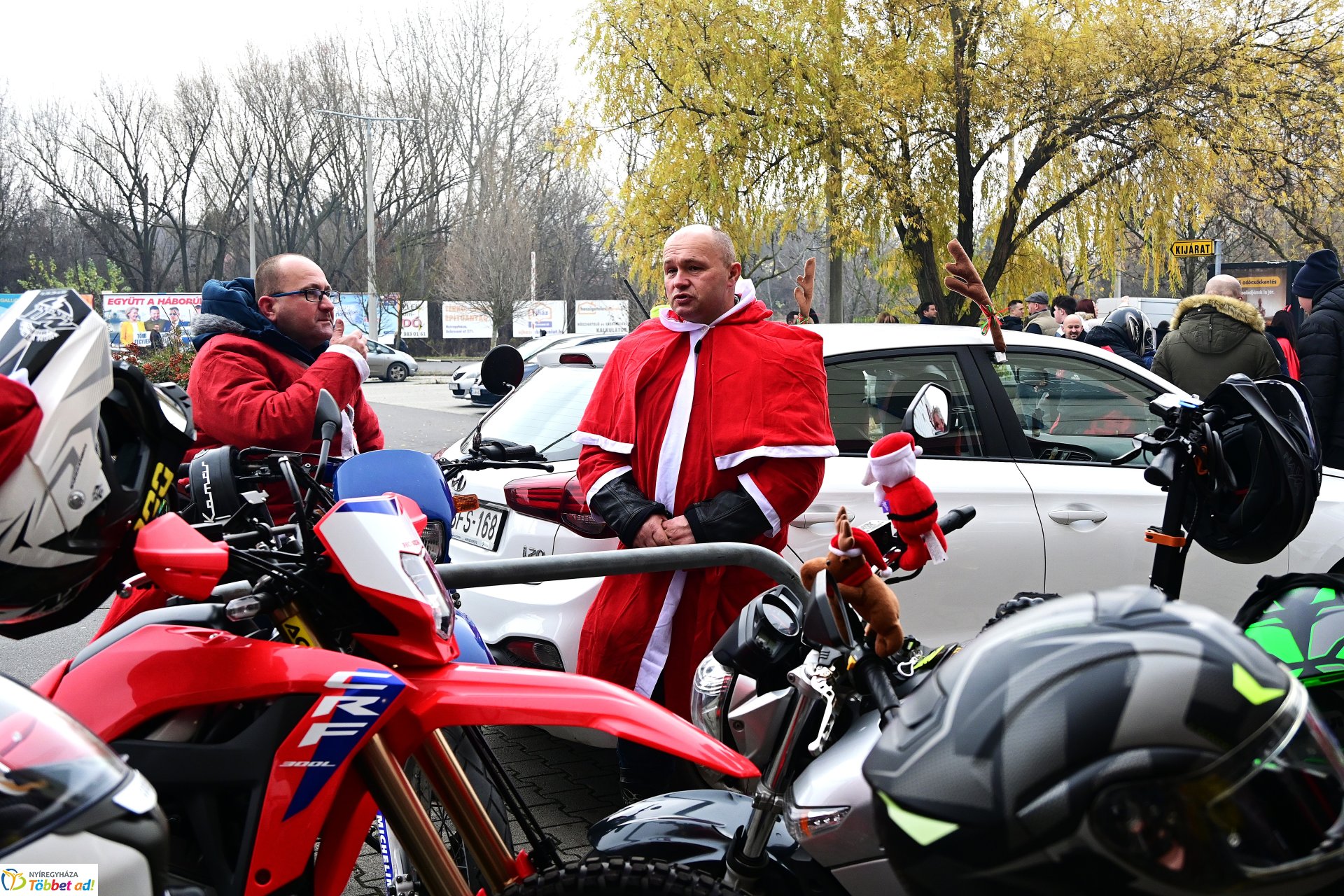 Motoros mikulások felvonulása Nyíregyháza utcáin