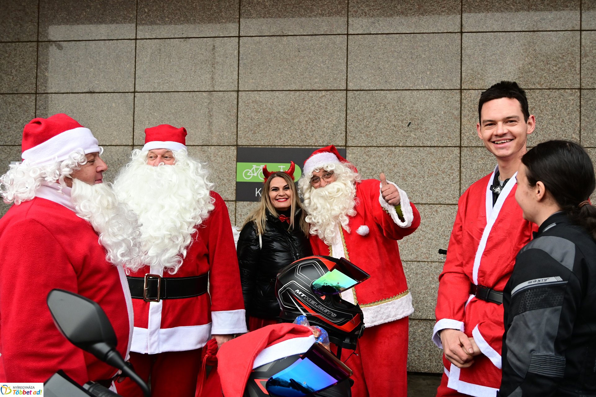 Motoros mikulások felvonulása Nyíregyháza utcáin