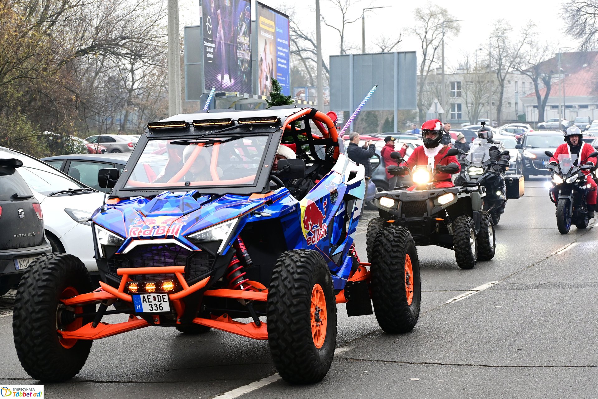 Motoros mikulások felvonulása Nyíregyháza utcáin