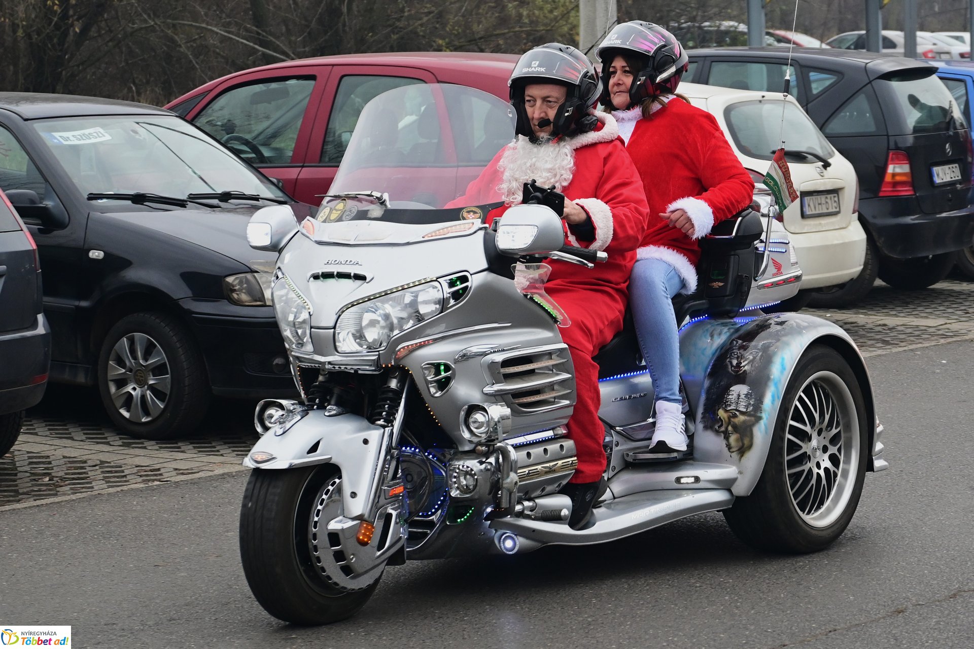 Motoros mikulások felvonulása Nyíregyháza utcáin