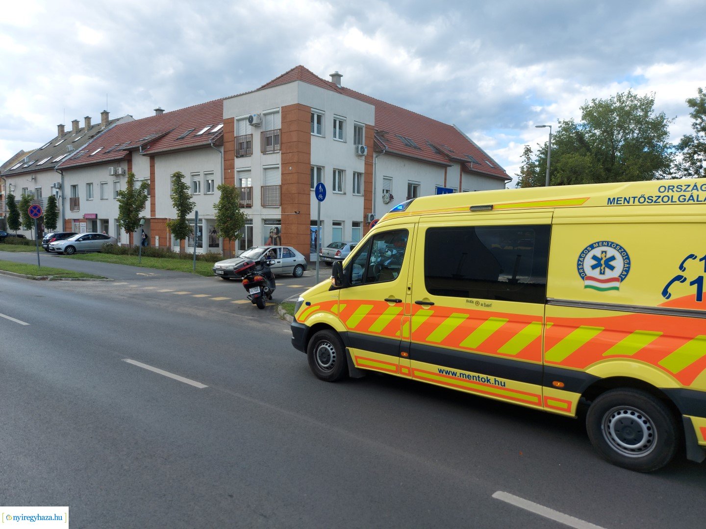 Motorosbaleset a Szegfű utcán