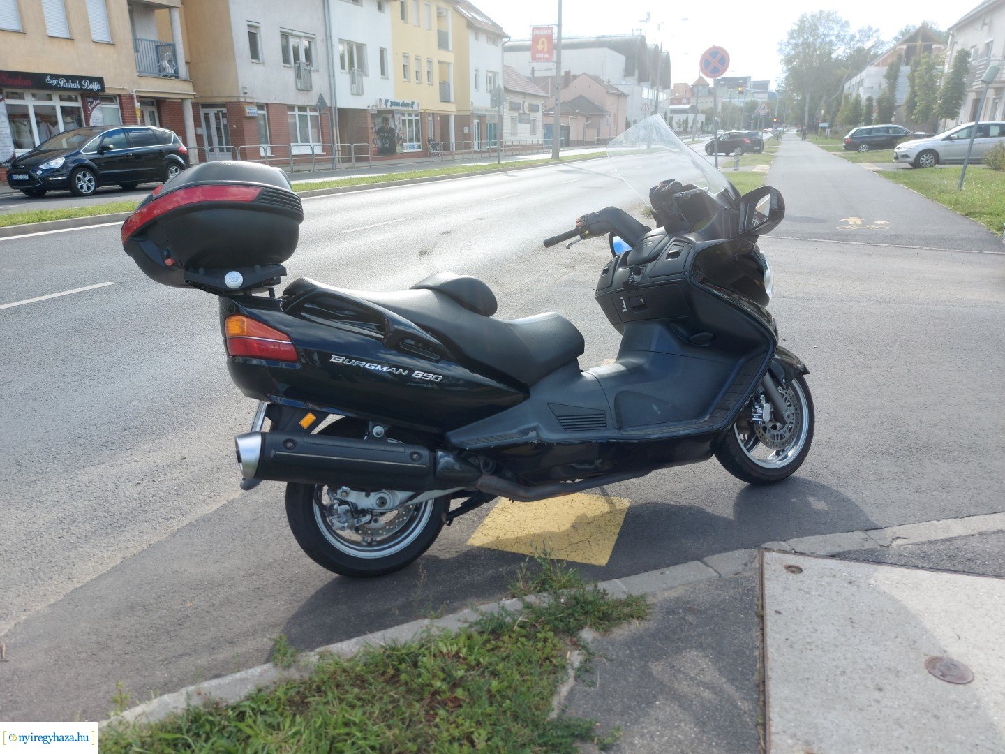 Motorosbaleset a Szegfű utcán