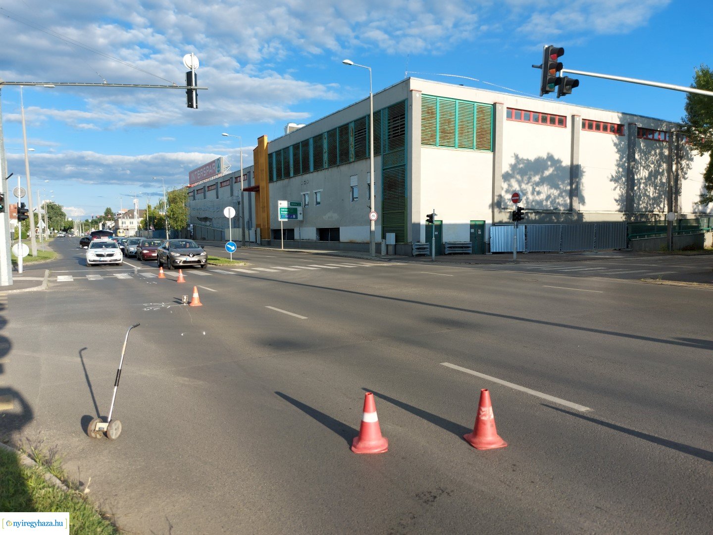 Motorosbaleset a Szegfű utcán