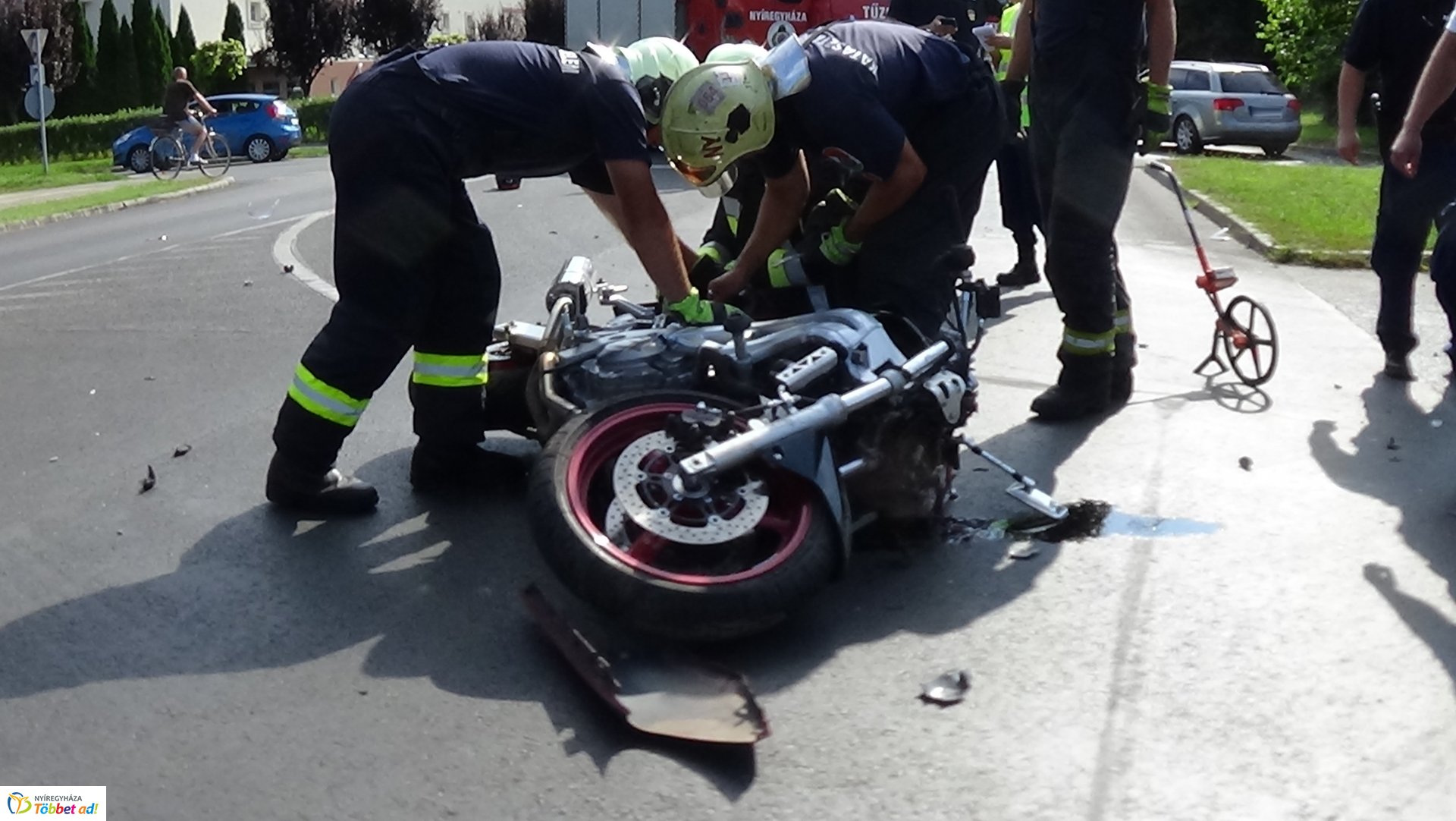 Motorost gázoltak a Kosbor utcán