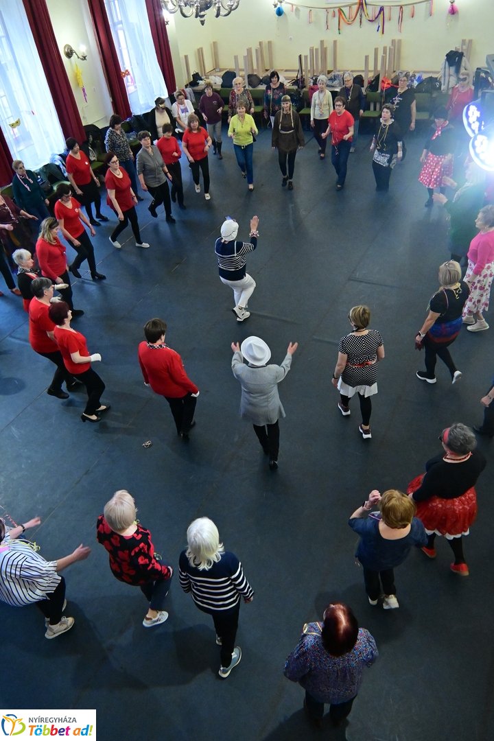 Mozdulj Nyíregyháza - Senior tánc a Kölyökvárban
