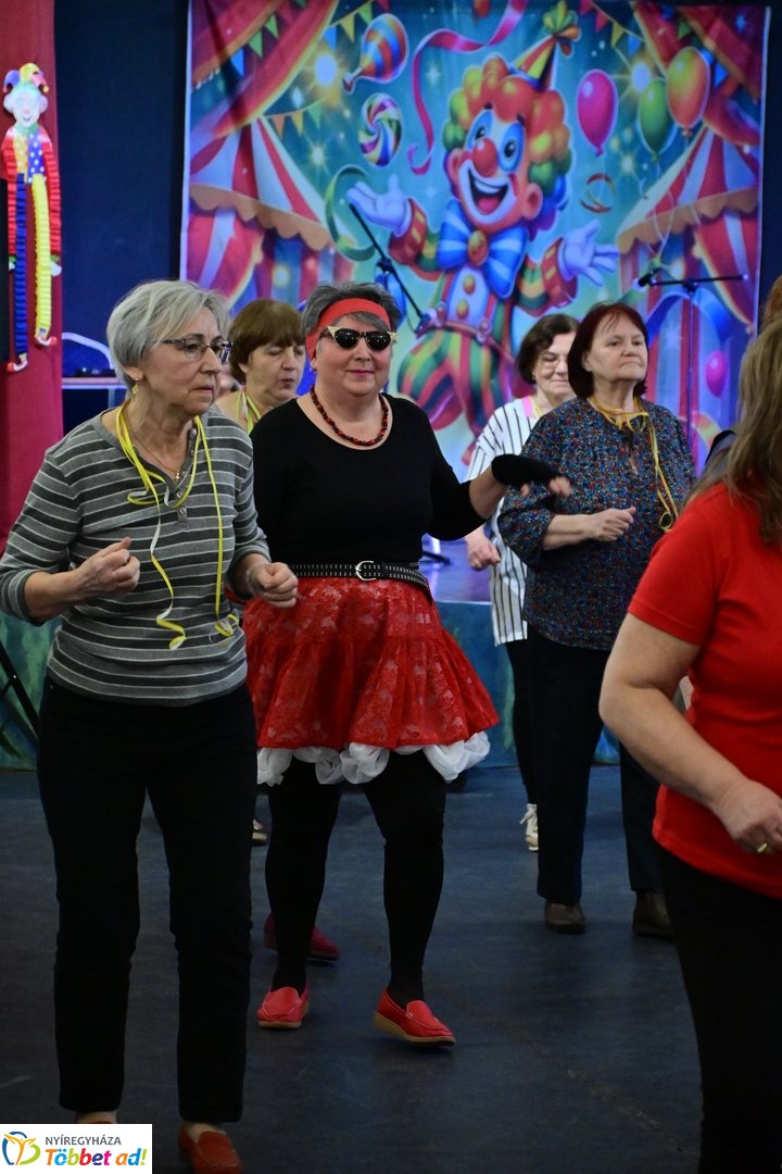 Mozdulj Nyíregyháza - Senior tánc a Kölyökvárban