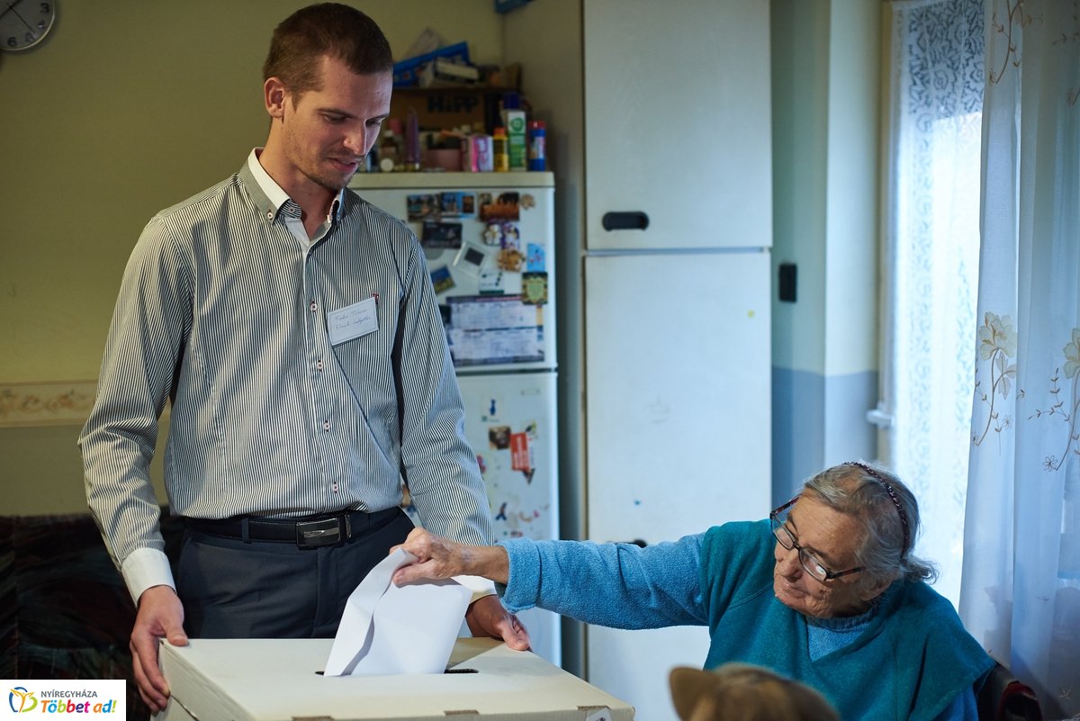Mozgóurna Rozsrétszőlőn