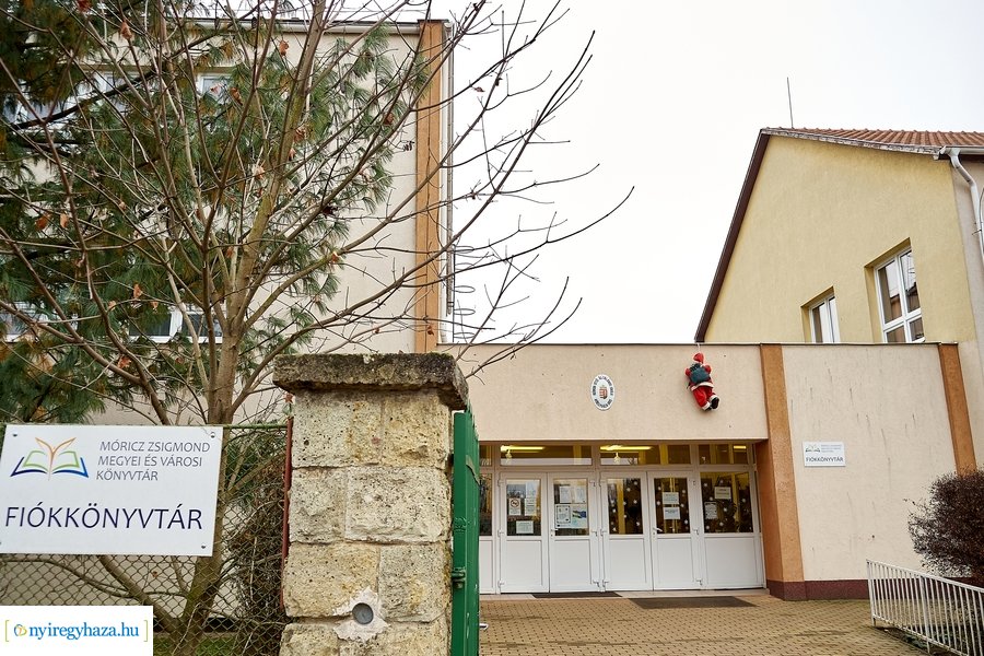 Műfüves focipálya építés az orosi iskolában