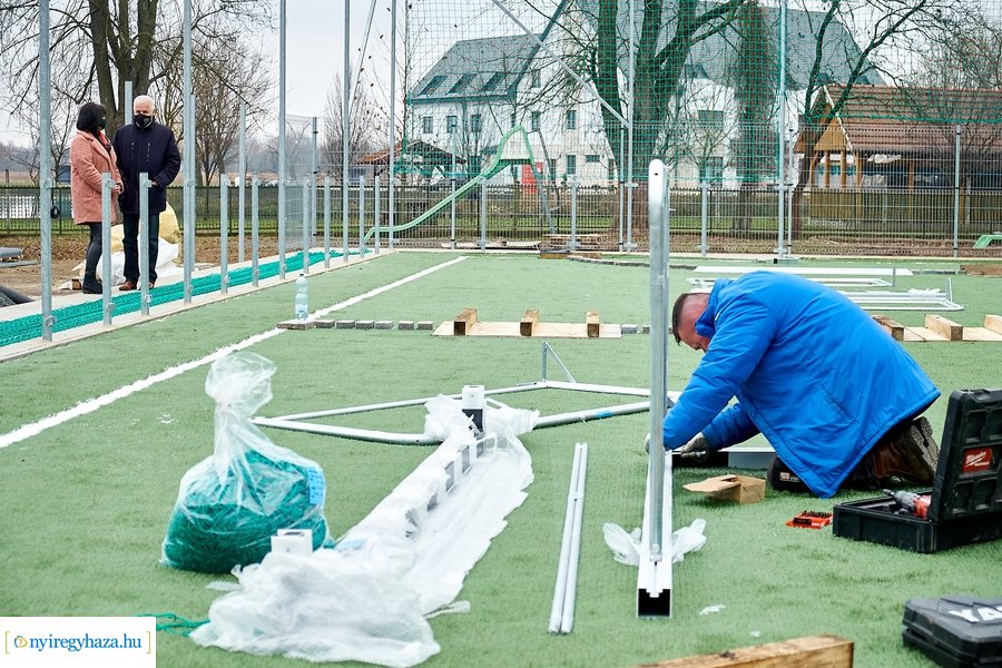 Műfüves focipálya építés az orosi iskolában