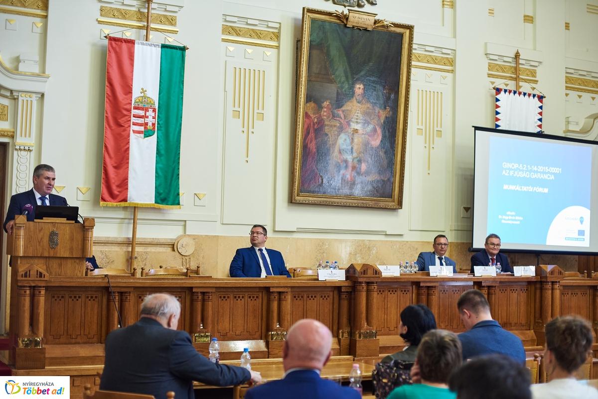 Munkaerőpiaci fórum a Megyeházán