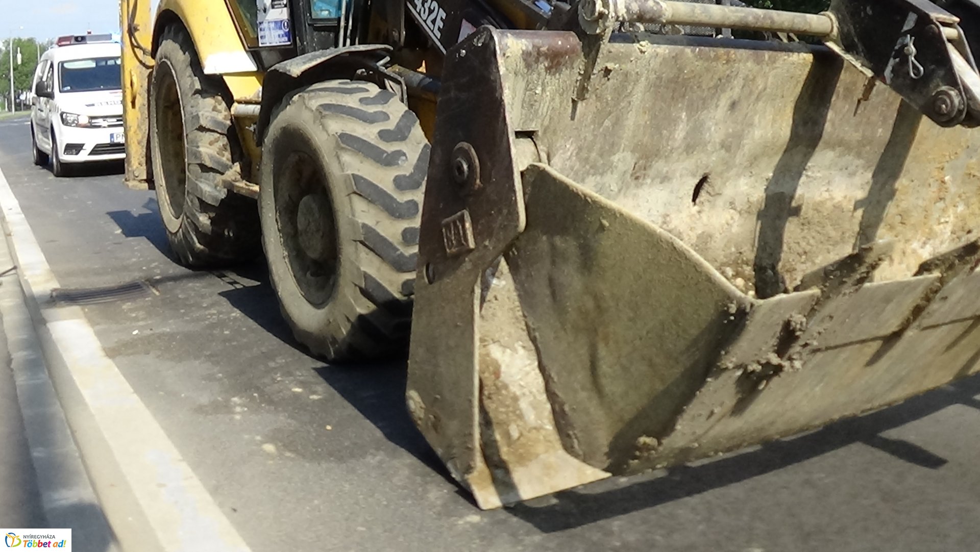 Munkagéppel ütközött