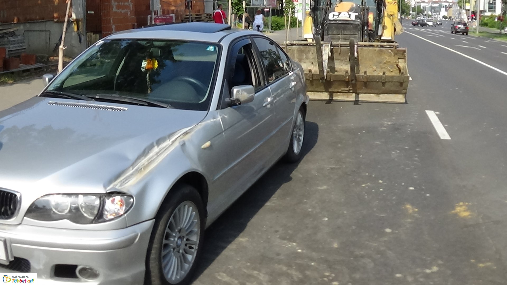 Munkagéppel ütközött