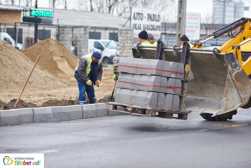 Munkálatok a Legyező és Tünde utcán