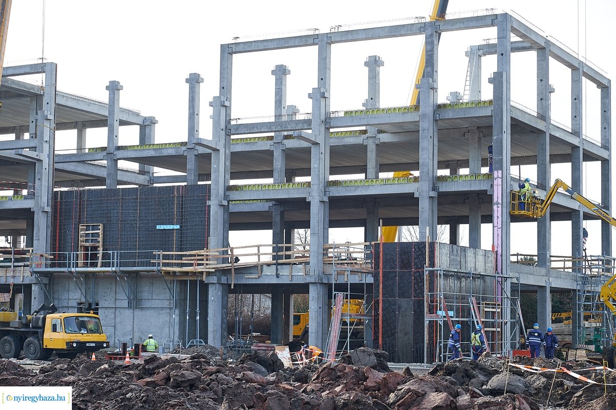 Munkálatok a Nyíregyházi Atlétikai Centrumnál 20200130