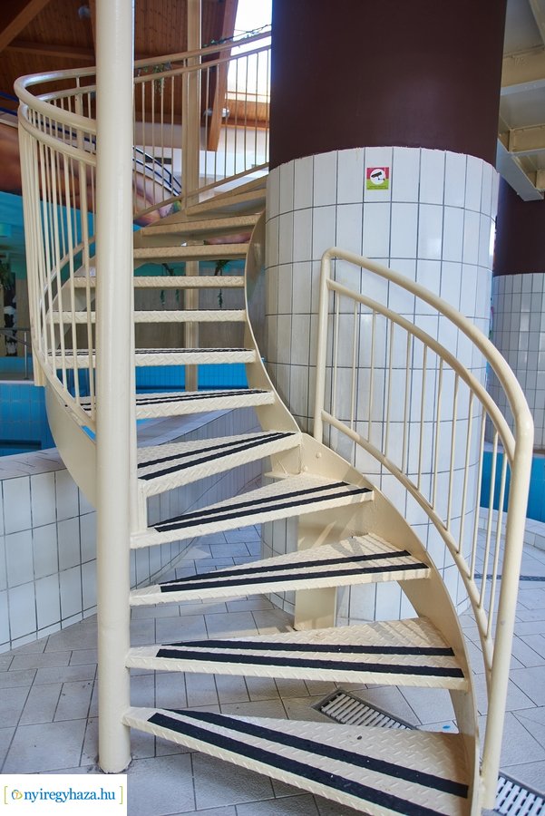 Munkálatok az élményfürdőben