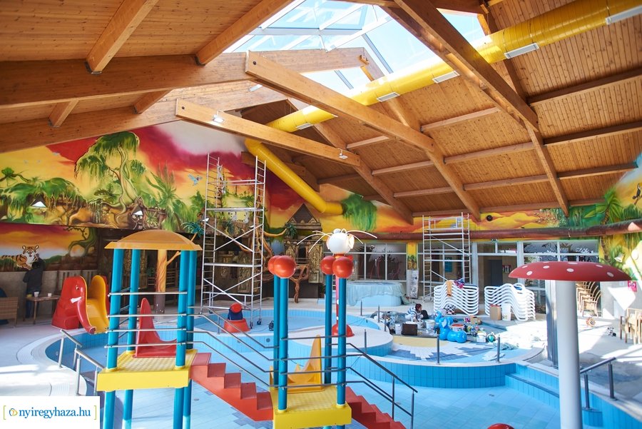 Munkálatok az élményfürdőben