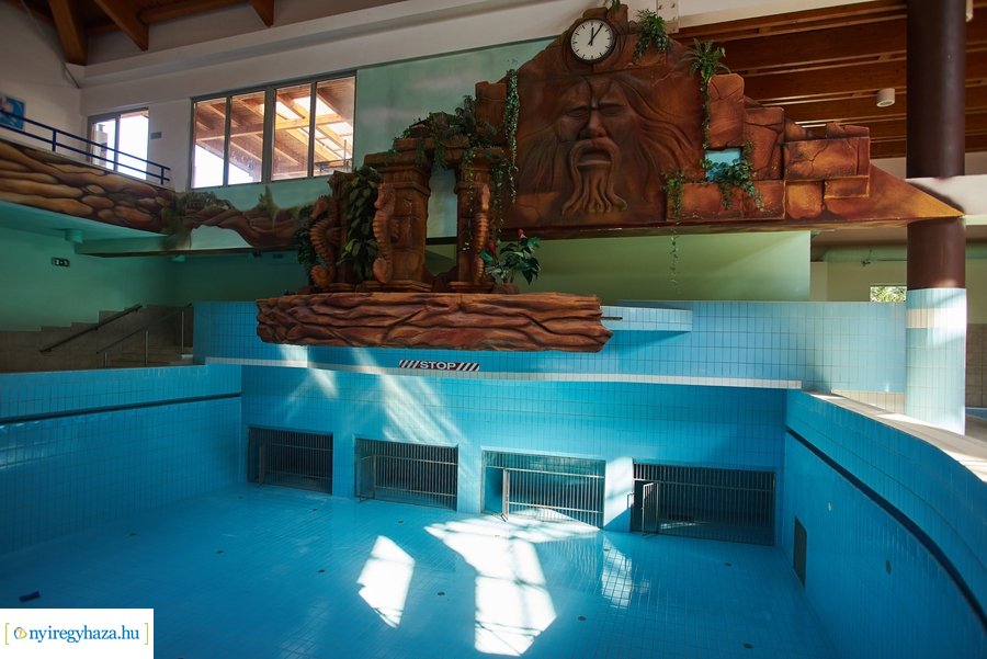 Munkálatok az élményfürdőben