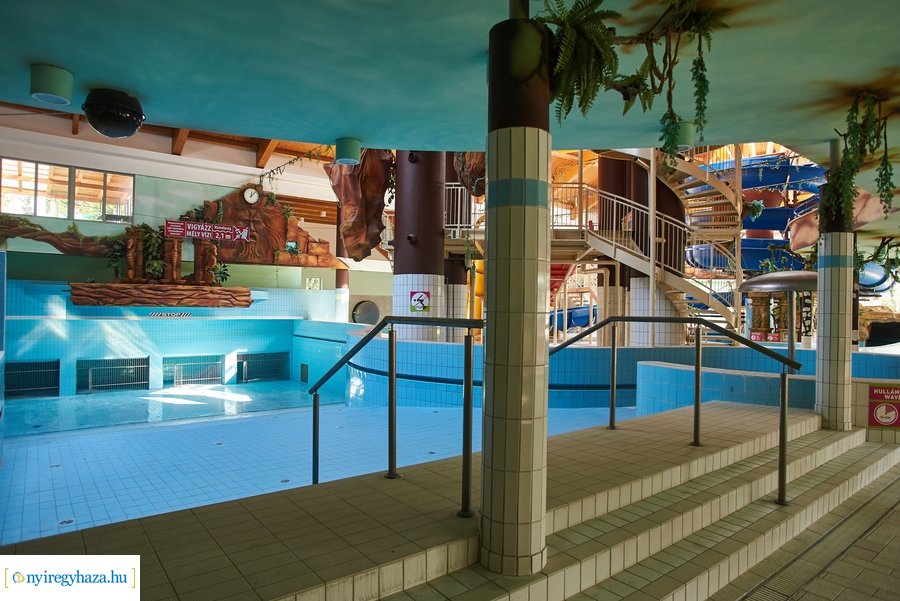 Munkálatok az élményfürdőben