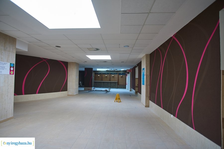 Munkálatok az élményfürdőben