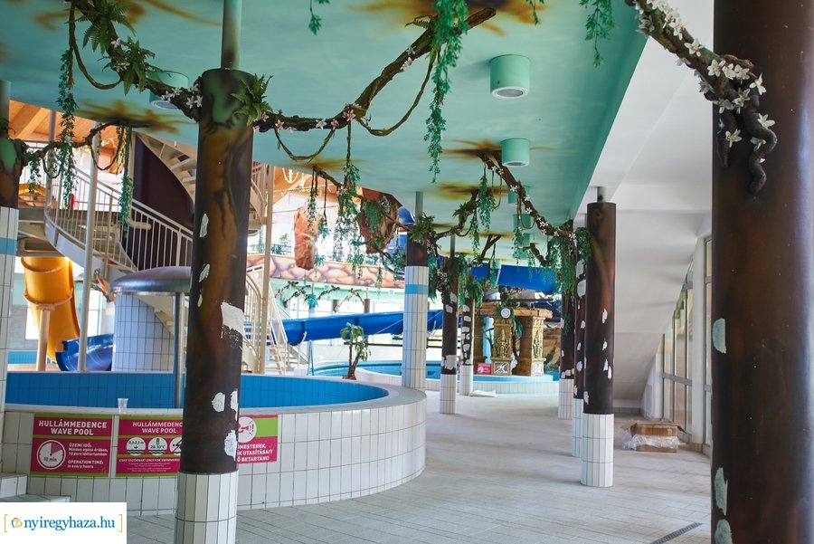 Munkálatok az élményfürdőben