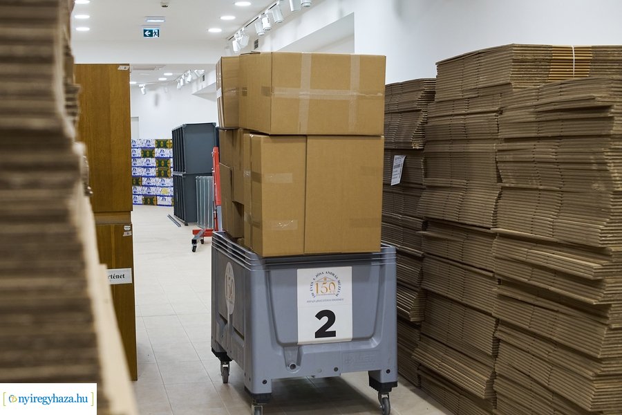 Múzeum felújítás előtt - költöztetés 20220223