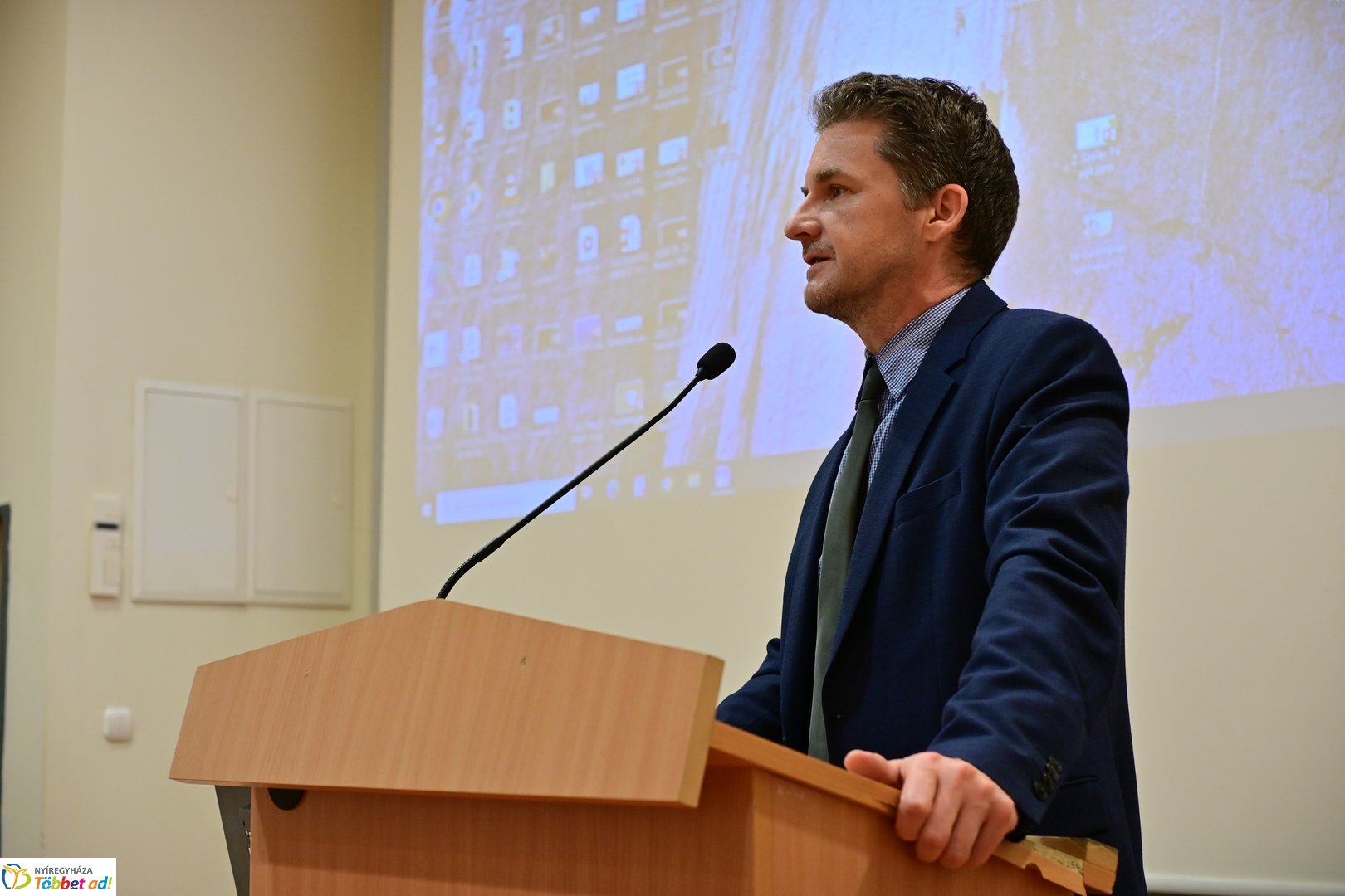 Nagy László 100 - konferencia a Móricz Zsigmond könyvtárban