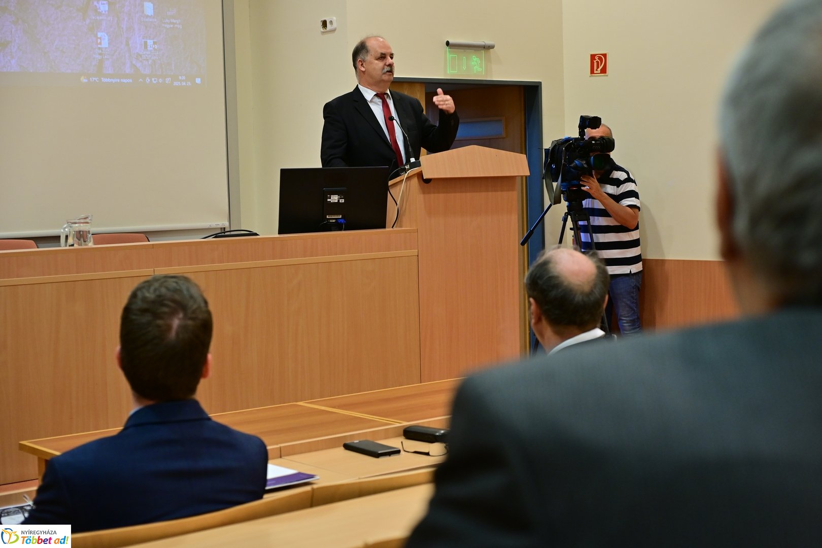 Nagy László 100 - konferencia a Móricz Zsigmond könyvtárban