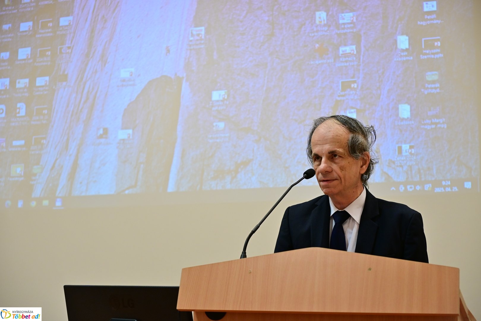 Nagy László 100 - konferencia a Móricz Zsigmond könyvtárban