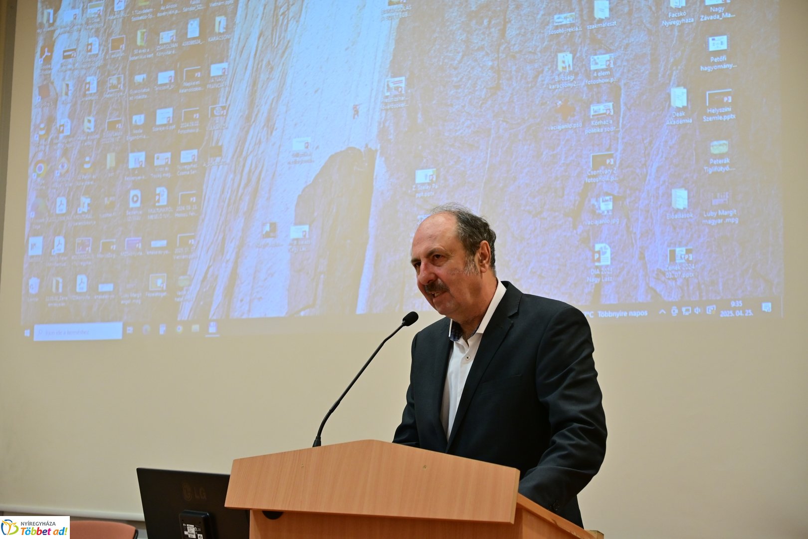 Nagy László 100 - konferencia a Móricz Zsigmond könyvtárban